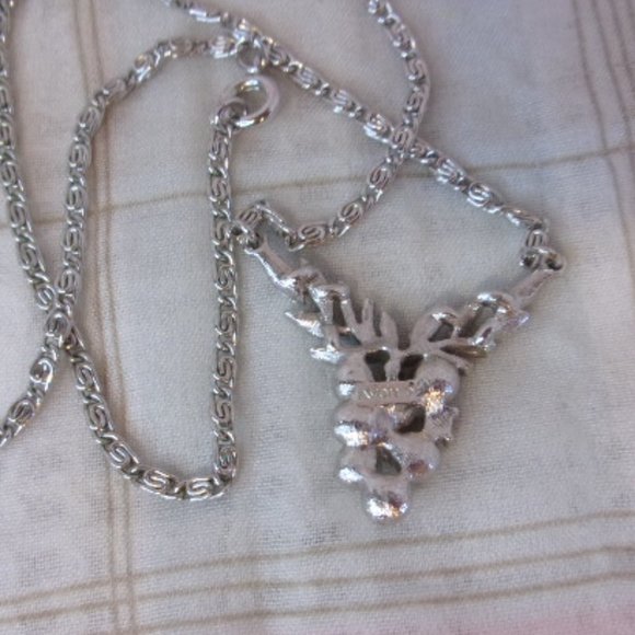 Avon Faux Pearl Grape Cluster Silver Necklace 20" - Picture 5 of 7